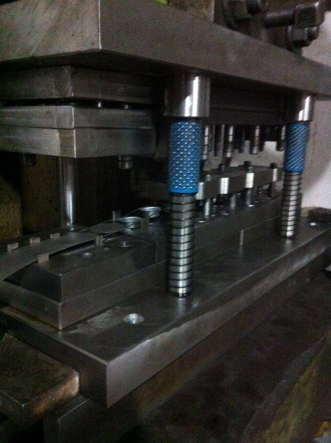 對外銷售拉伸模具（全自動模具.級進模.多工位成型模具）.拉伸