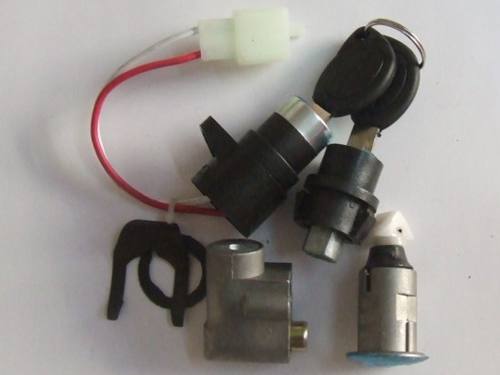 金牛四鎖 電動車套鎖