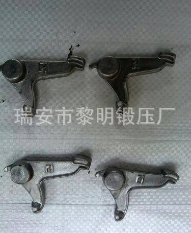 供應各種搖臂及拔叉毛坯