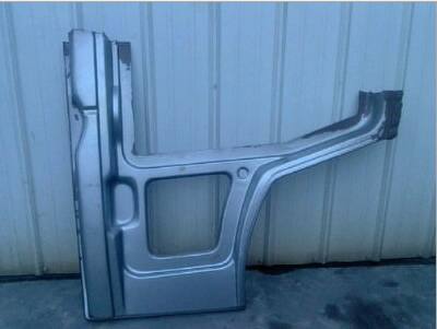 大中巴客車FZ6760司機(jī)門踏腳門坎