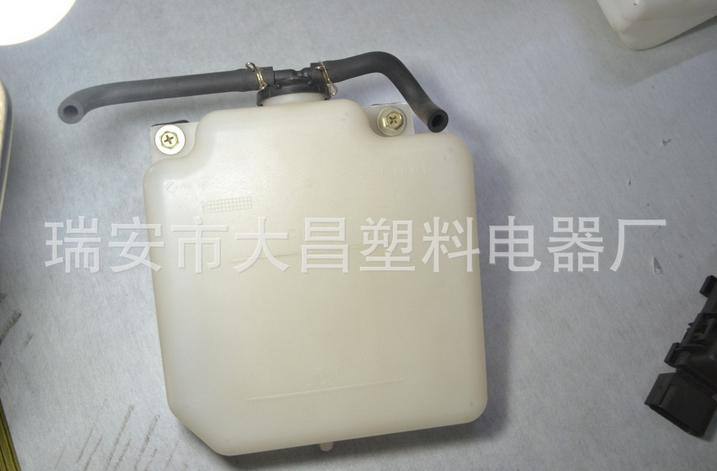 現(xiàn)代付水壺 優(yōu)良品質 防凍夜壺 膨脹壺 噴水壺 汽車配件