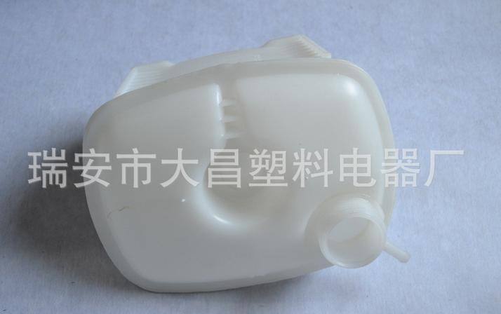 大眾 桑塔納 B5 付水壺 優(yōu)良品質(zhì) 汽車(chē)配件 防凍夜壺 膨脹壺