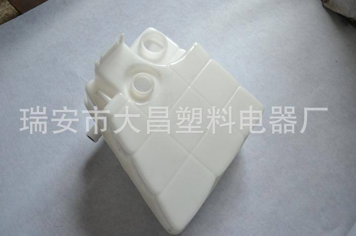 依維柯付水壺 優(yōu)良品質 防凍夜壺 膨脹壺 汽車配件