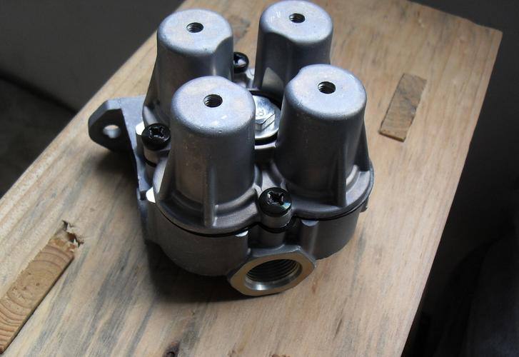 氣制動(dòng)配件：雷諾型號(hào)四回路保護(hù)閥