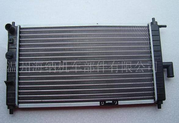 奇瑞QQ 鋁質(zhì)漲管式水箱