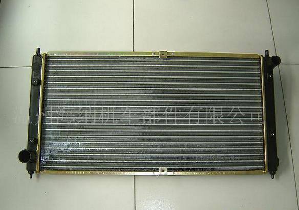 奇瑞旗云(寶馬機) 鋁質(zhì)漲管式水箱