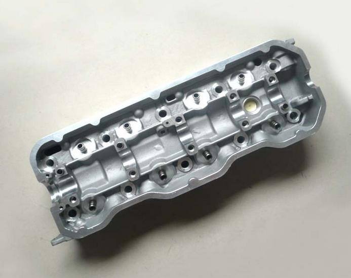 4ZE1 8970236740 2.6L 　ISUZU 五十鈴汽缸蓋