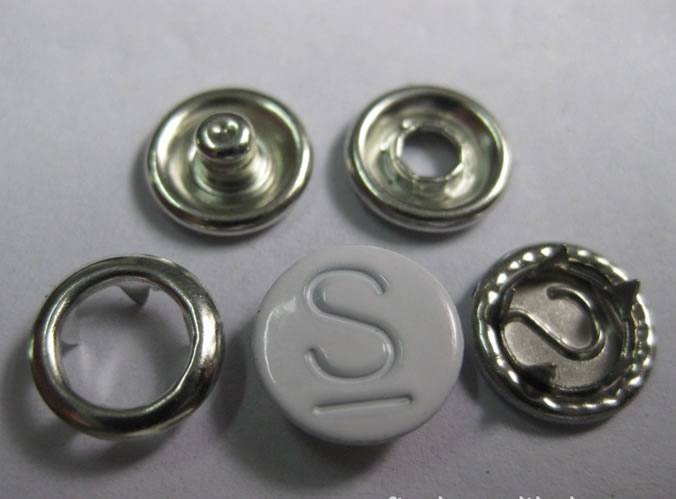 供應包面五爪扣，銅質五爪扣，噴漆五爪扣，廠家直銷，金屬鈕扣