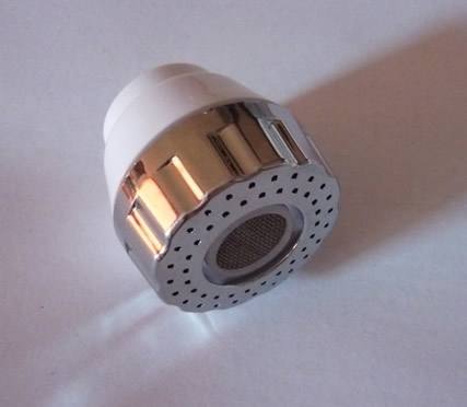 廠家大量供應(yīng)水龍頭，萬象管花灑