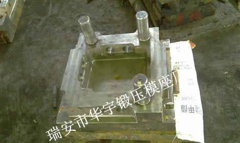 上圓下方摩擦壓力機模座