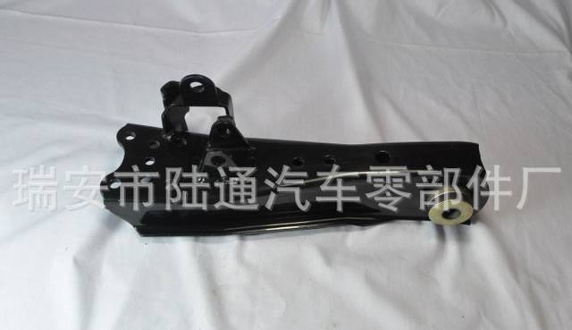 豐田系列海獅 HIACE /KDH212 05款 控制臂 下懸掛