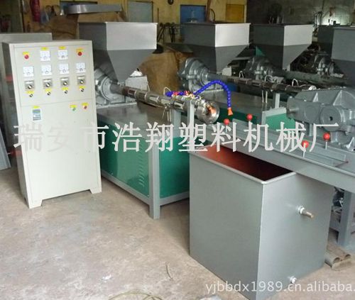 掛歷條擠出機生產(chǎn)線