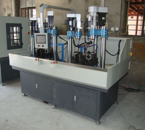 摩托車剎車泵、下泵、鉆、平面、攻絲、雙轉(zhuǎn)盤、8工位專機