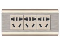 118-C1-026 三位小五孔插座