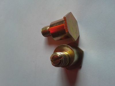 東芝門掛輪軸用途：電梯門機上坎板門軸。嚴格要求國家標準生產