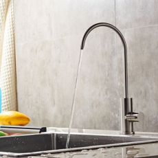 304不銹鋼水龍頭 廚房高彎旋轉(zhuǎn)單冷無鉛拉絲凈水水龍頭