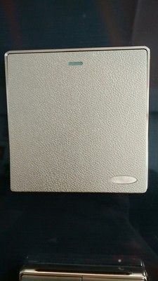 西蒙爾A15墻壁開關插座金色大板五孔插座