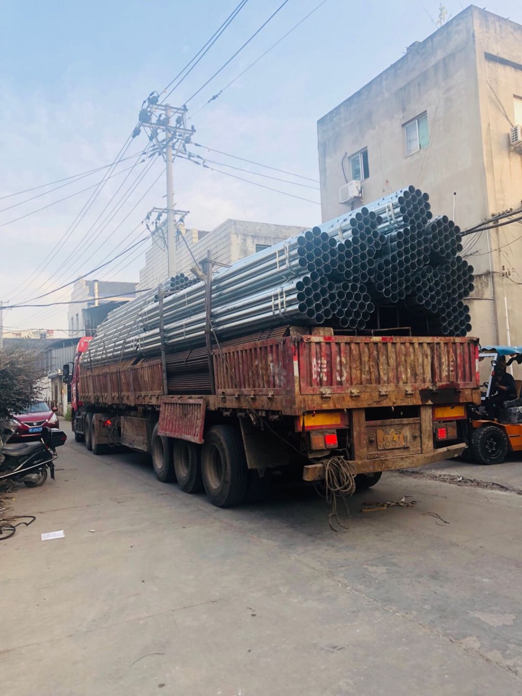 批發(fā)銷售圓鋼、無縫管、熱鍍鋅方矩管、熱鍍鋅圓管、焊管、角鋼