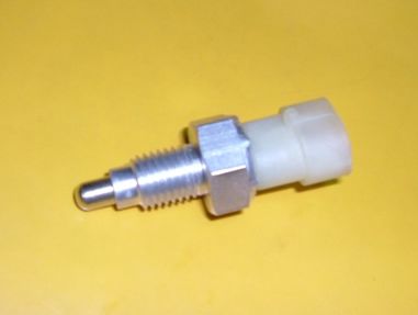 倒車燈開關(guān)